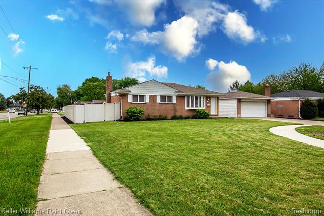 front view picture of 13609 Walter Court, Warren, MI. 48088