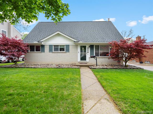 front view picture of 29831 Dover, Warren, MI. 48088