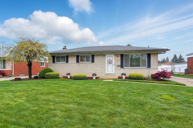 front view picture of 30050 Gloede, Warren, MI. 48088