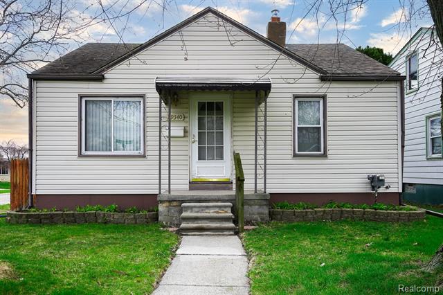 front view picture of 29340 Senator, Roseville, MI. 48066