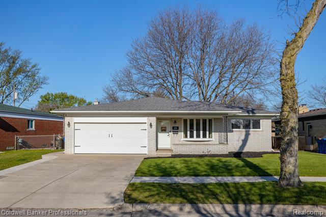 front view picture of 30239 Autumn Lane, Warren, MI. 48088