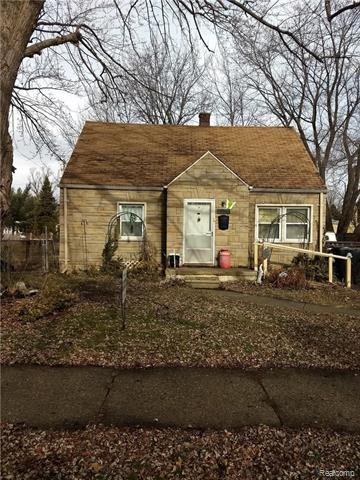 front view picture of 19569 Waldron, Roseville, MI. 48066