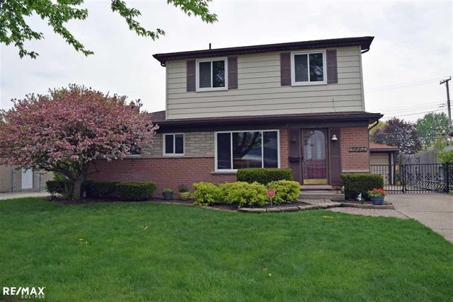 front view picture of 15867 Loreto, Roseville, MI. 48066