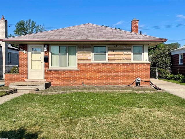 front view picture of 30207 Taylor, Saint Clair Shores, MI. 48082