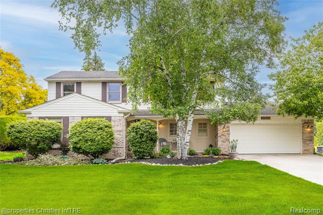 front view picture of 21828 N Center St, Northville, MI. 48167