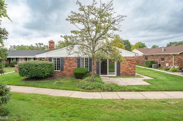 front view picture of 30821 Washington Blvd, Warren, MI. 48093