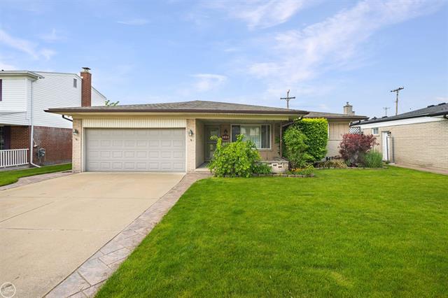 front view picture of 3823 Maddox, Warren, MI. 48092