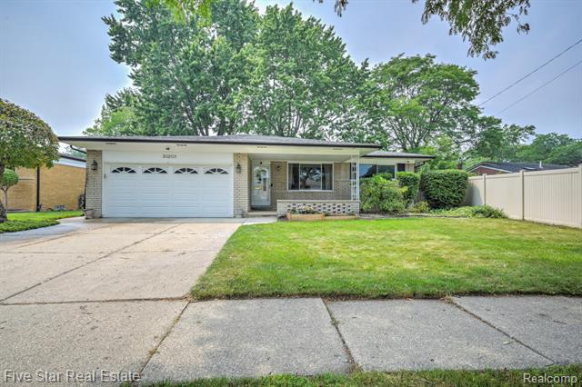 front view picture of 30201 Blossom Lane, Warren, MI. 48088