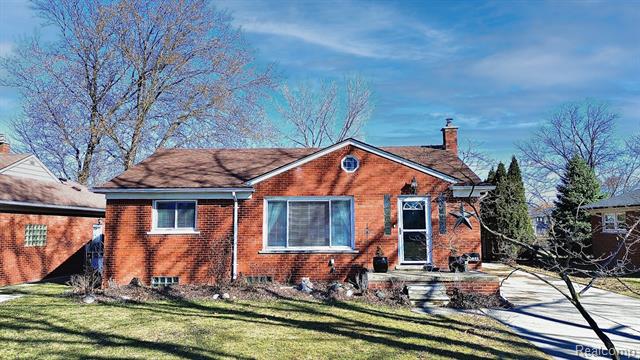 front view picture of 22023 Grossedale, Saint Clair Shores, MI. 48082