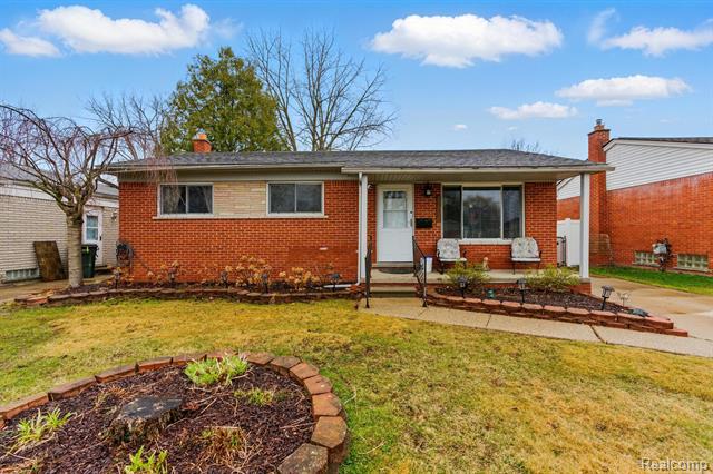 front view picture of 22212 Raymond, Saint Clair Shores, MI. 48082
