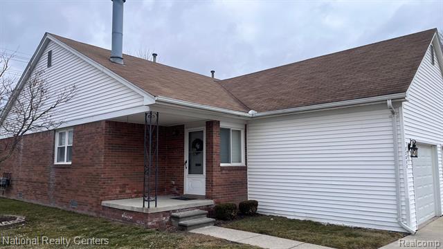 front view picture of 22833 Lincoln Ct, Saint Clair Shores, MI. 48082