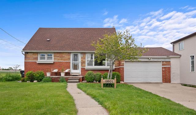 front view picture of 19901 Fenton, Roseville, MI. 48066