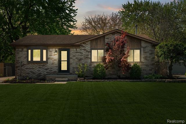front view picture of 20086 Homeland, Roseville, MI. 48066