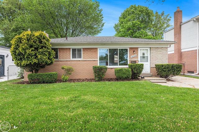 front view picture of 16045 Larkspur, Roseville, MI. 48066