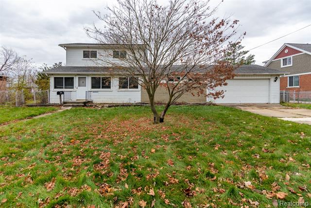 front view picture of 22222 Evergreen, Saint Clair Shores, MI. 48082