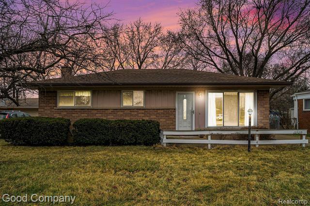 front view picture of 12929 13 Mile Rd, Warren, MI. 48088
