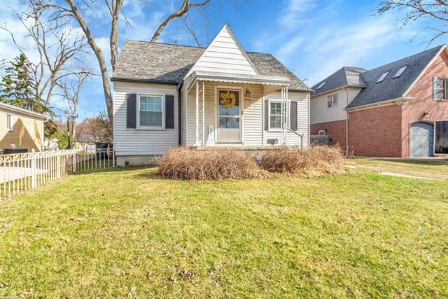 front view picture of 22605 Violet, Saint Clair Shores, MI. 48082