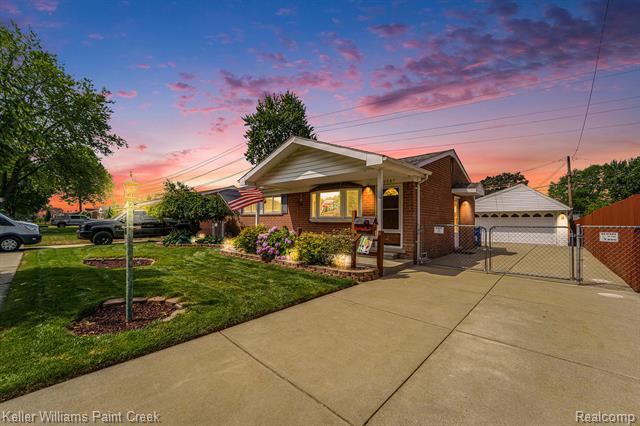 front view picture of 30567 Flanders, Warren, MI. 48088