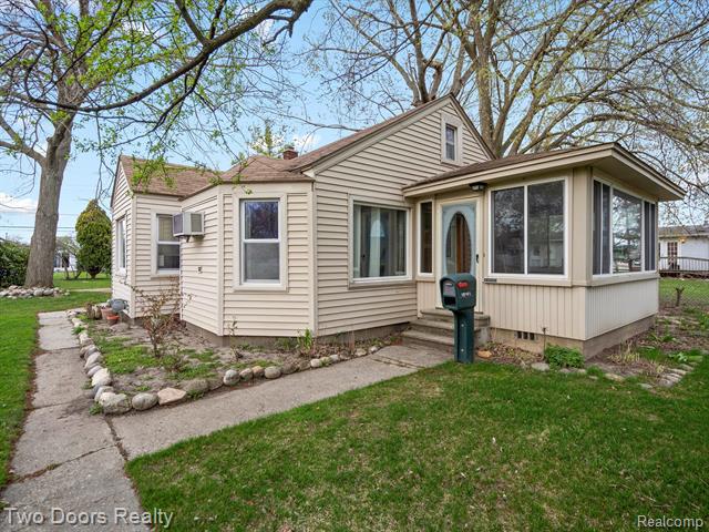 front view picture of 19165 Florian, Roseville, MI. 48066