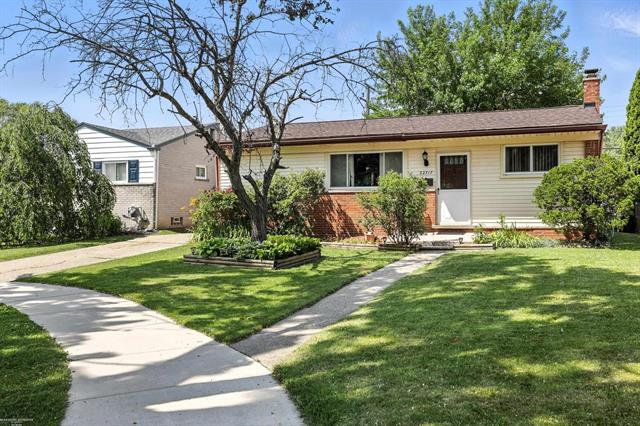 front view picture of 22717 Francis, Saint Clair Shores, MI. 48082