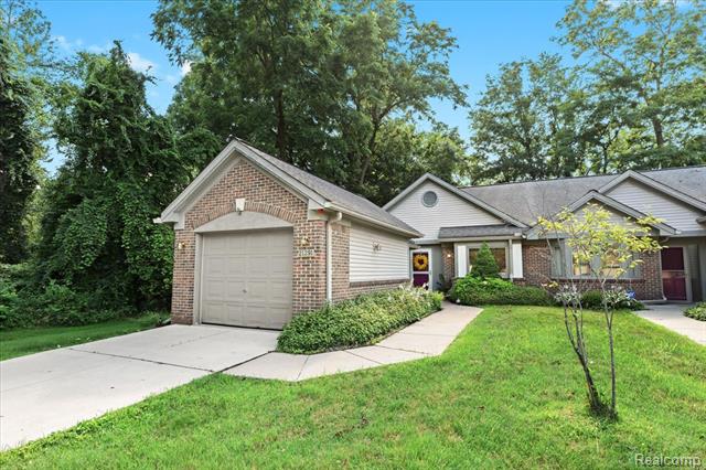 front view picture of 21291 Juniper Ct, Farmington, MI. 48336