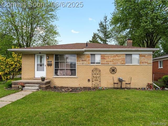 front view picture of 22401 Francis, Saint Clair Shores, MI. 48082