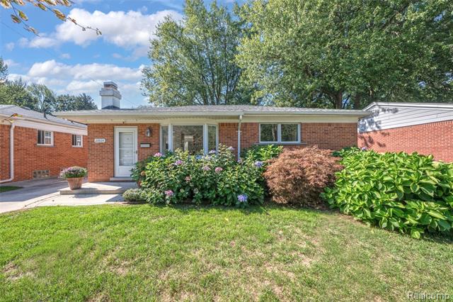 front view picture of 22604 Violet, Saint Clair Shores, MI. 48082