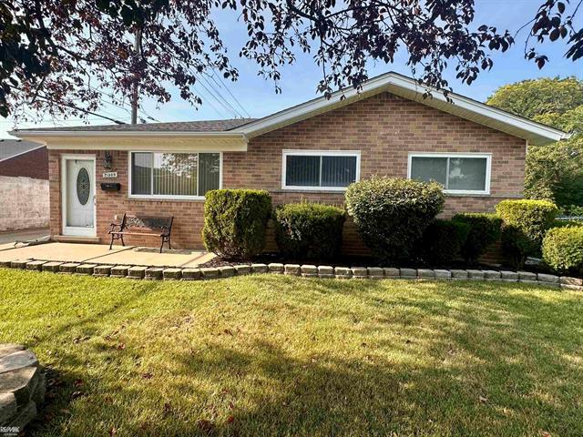 front view picture of 21509 Francis, Saint Clair Shores, MI. 48082