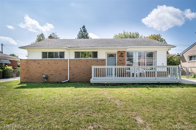 front view picture of 5134 Canterbury, Warren, MI. 48092