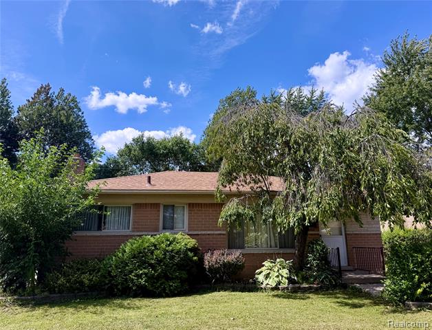 front view picture of 30729 Mayflower, Roseville, MI. 48066
