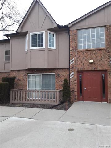 front view picture of 30602 Oakridge Manor Dr, Roseville, MI. 48066