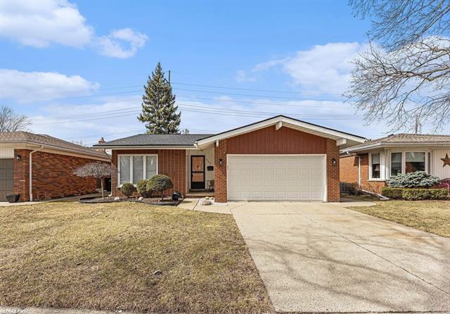 front view picture of 31009 Champine, Saint Clair Shores, MI. 48082
