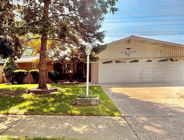 front view picture of 31031 Champine, Saint Clair Shores, MI. 48082