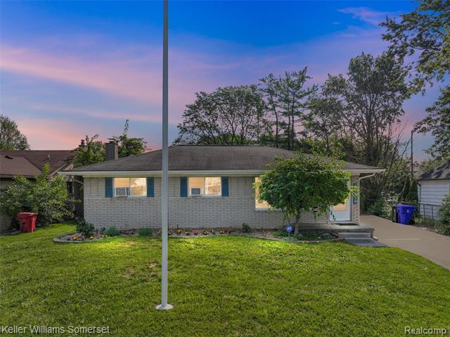 front view picture of 31070 Hayes, Fraser, MI. 48026