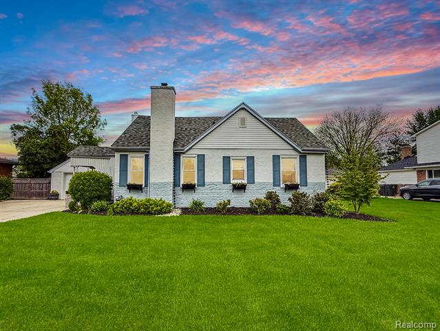 front view picture of 22019 Violet, Saint Clair Shores, MI. 48082