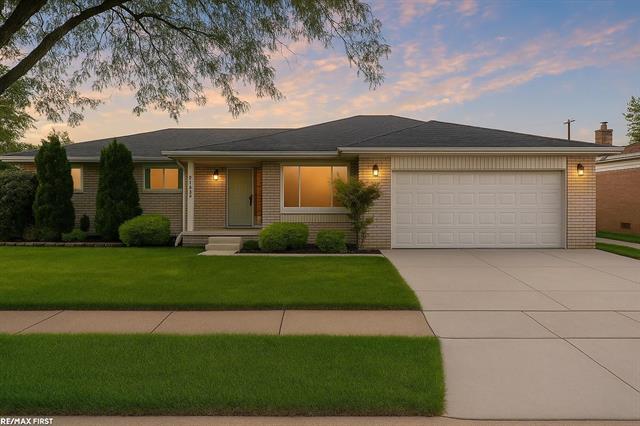 front view picture of 21732 Hoffman, Saint Clair Shores, MI. 48082