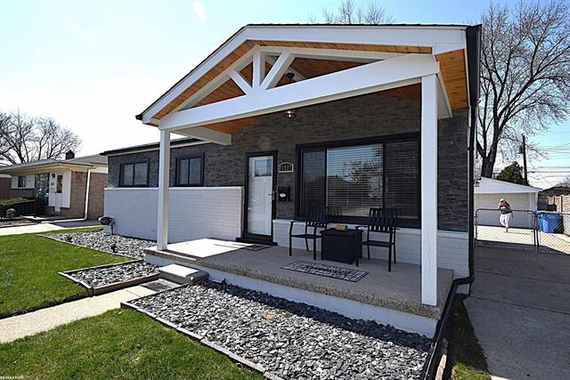 front view picture of 31527 Newport, Warren, MI. 48088
