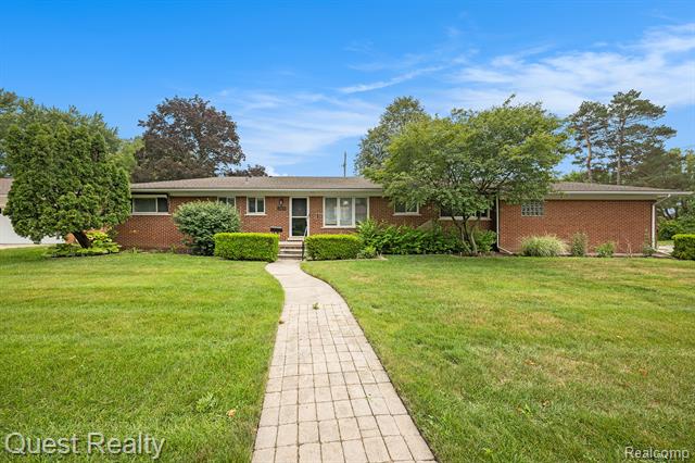 front view picture of 31618 Winchester, Warren, MI. 48092