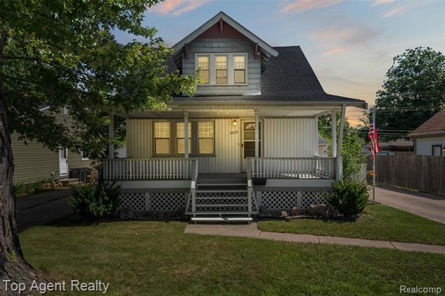 front view picture of 23123 13 Mile Rd, Saint Clair Shores, MI. 48082