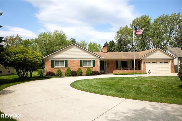 front view picture of 2557 Chicago, Warren, MI. 48092