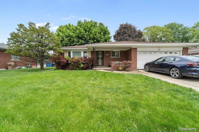 front view picture of 11233 Capri, Warren, MI. 48093