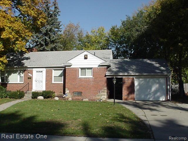 front view picture of 18140 Westover Ave, Southfield, MI. 48075