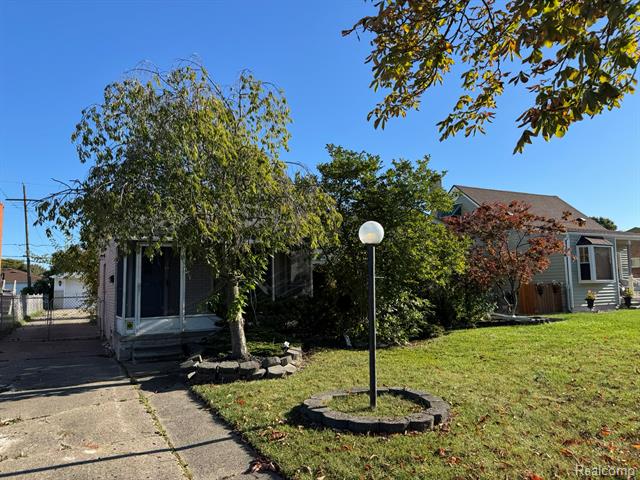 front view picture of 23113 Socia, Saint Clair Shores, MI. 48082