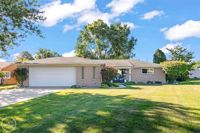front view picture of 2490 Chicago, Warren, MI. 48092