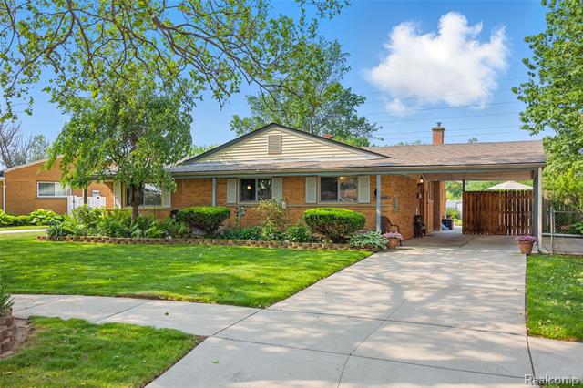 front view picture of 32045 St Annes, Warren, MI. 48092