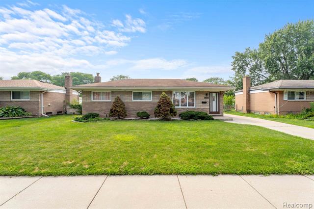 front view picture of 32257 Wareham, Warren, MI. 48092