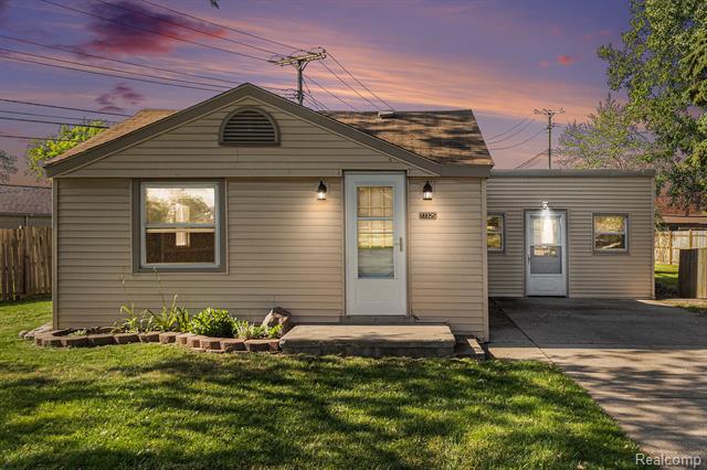 front view picture of 17325 Doris, Fraser, MI. 48026