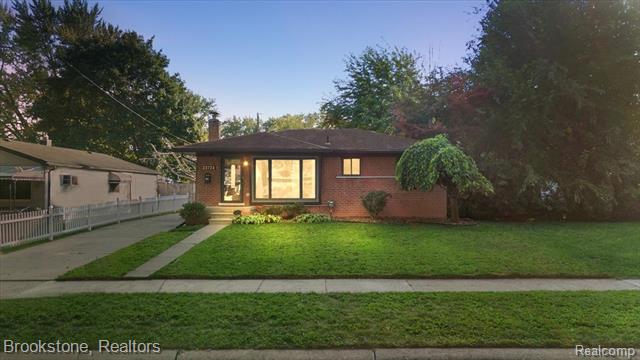 front view picture of 22724 Euclid, Saint Clair Shores, MI. 48082