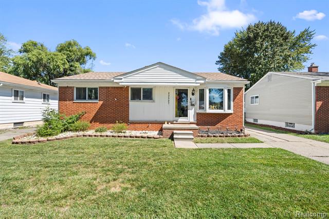 front view picture of 22527 Avon, Saint Clair Shores, MI. 48082
