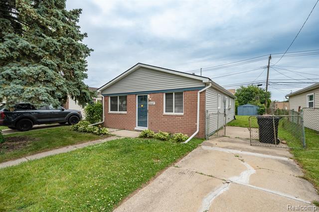 front view picture of 20327 Ellis, Roseville, MI. 48066